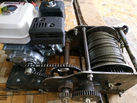Máy tời kéo gỗ động cơ xăng